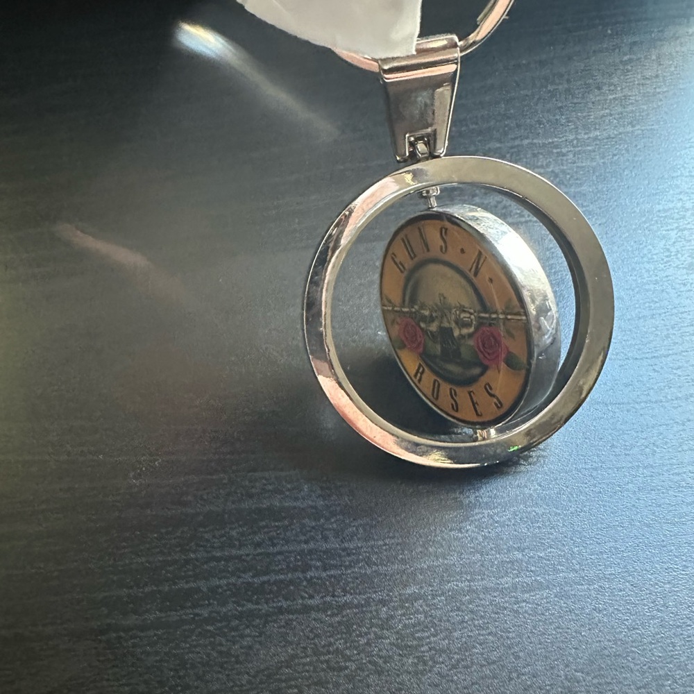 Metal Guns N' Roses Keychain - Picture 5 of 8